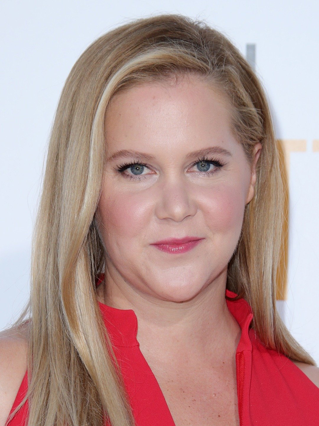 How tall is Amy Schumer?
